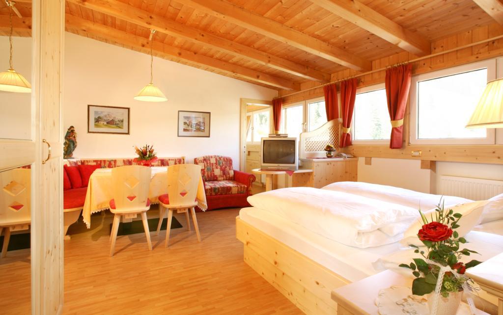 Garni B&B Schenk Selva di Val Gardena Room photo