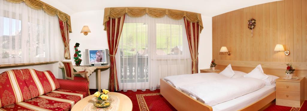 Garni B&B Schenk Selva di Val Gardena Room photo